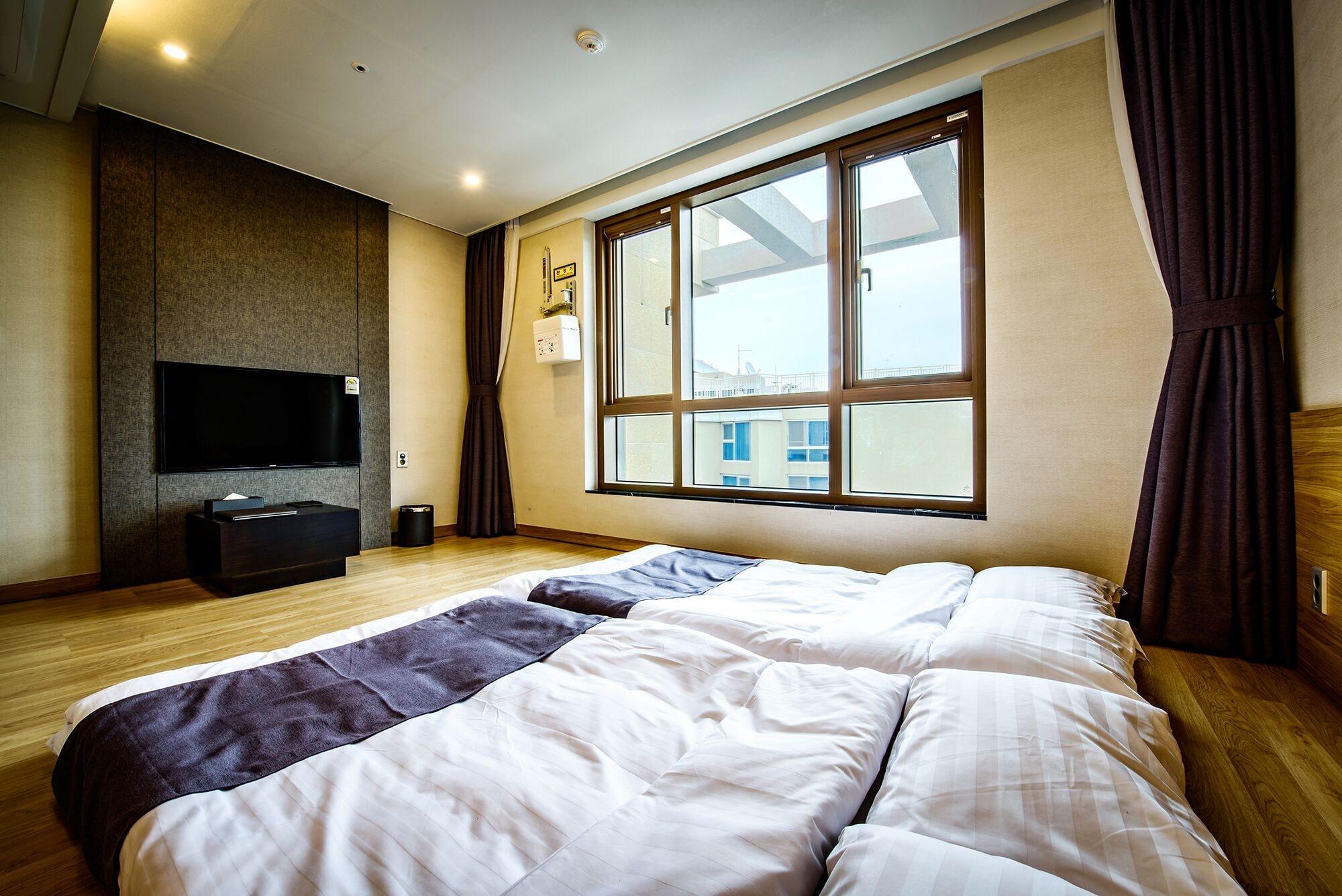 Utop Ubless Hotel Jeju Esterno foto